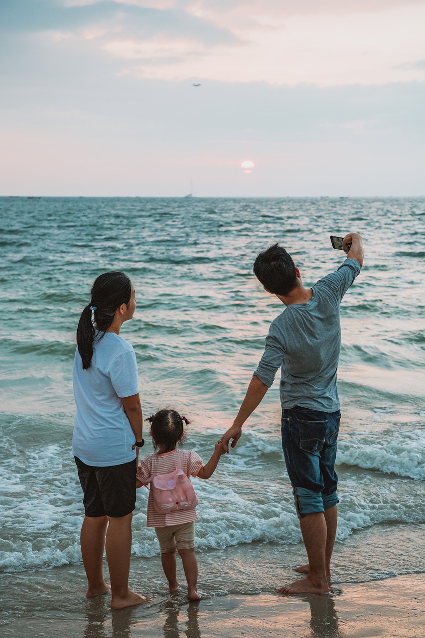 selfie, beach, family-5219189.jpg